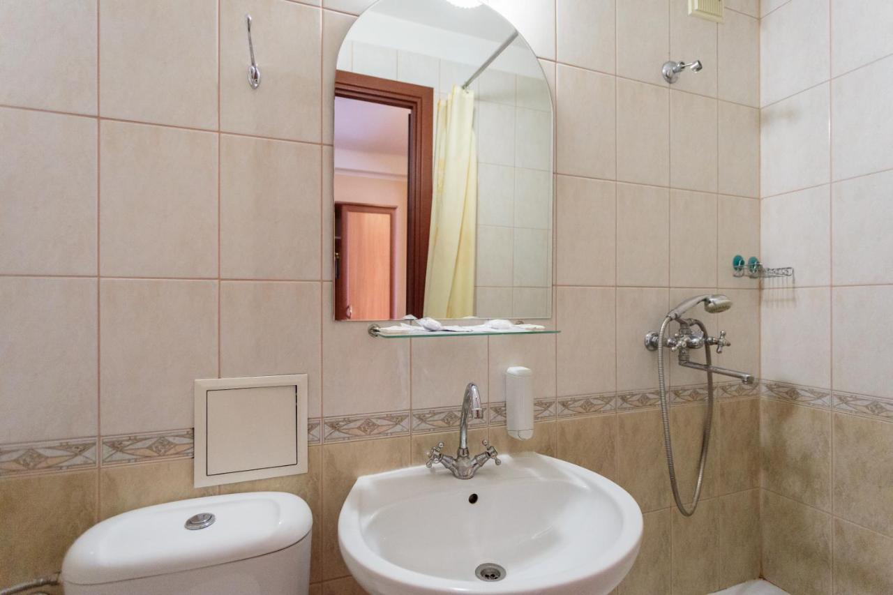 Druzhba Service Hotel Kiev Buitenkant foto